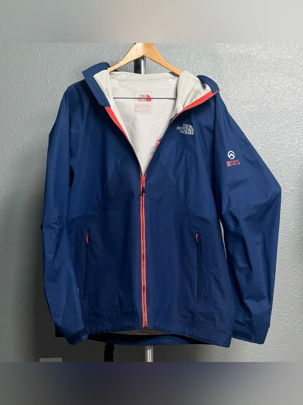 The North Face Men's Summit Series HyVent 2.5L Hooded Rain Jacket Size XL